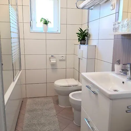 Cornial Apartment *